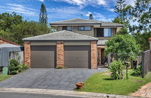 Elanora Casa | Riverfront Oasis in Elanora