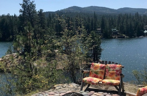 Post Falls Casa | Riverfront Post Falls; Trae tu bote! El centro de Coeur D'alene en 8 min.