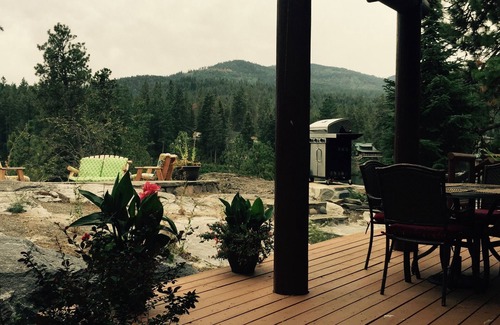 Post Falls Casa | Riverfront Post Falls; Trae tu bote! El centro de Coeur D'alene en 8 min.