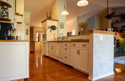 Kernville Cabina | Riverfront property with private beach access with Universal EV Charging Station