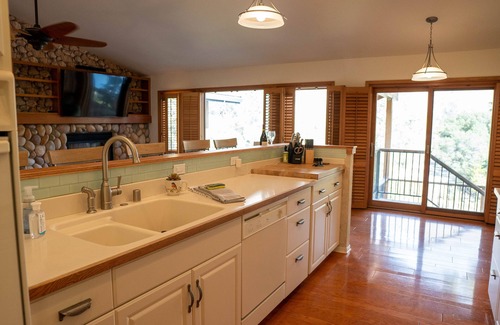 Kernville Cabina | Riverfront property with private beach access with Universal EV Charging Station