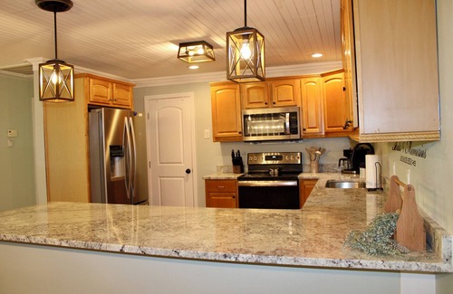 Walland Cabina | Riverfront Retreat! 2 bdrm/2 bath with direct river access - Newly remodeled!!