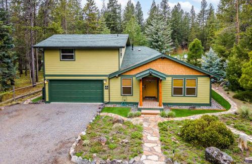 Three Rivers Casa | Riverfront Retreat in Sunriver Oregon with Stunning River Views
