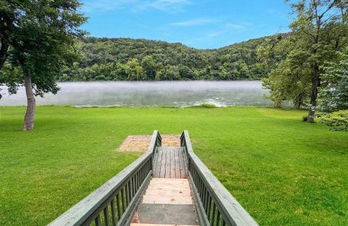 Norfork Casa | Riverfront Retreat - Right next to the White River
