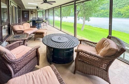 Norfork Casa | Riverfront Retreat - Right next to the White River