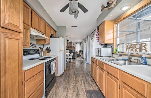Bushnell Cabina | Riverfront Retreat w/ Patio in Withlacoochee
