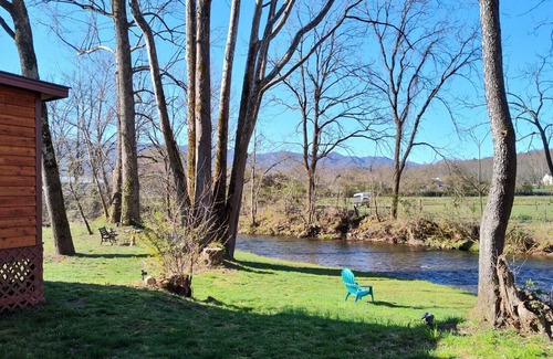 Andrews Cabina | Riverfront Romantic Getaway
