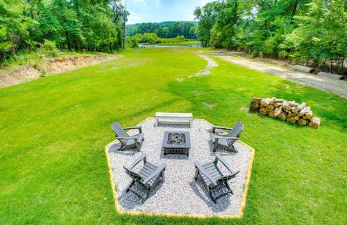 Royal Casa | Riverfront Royal Home with Hot Tub and Fire Pits!