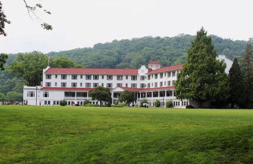 Shawnee On Delaware Casa | Riverfront Stay – Peaceful Pocono Escape Near Nature & Trails | 2 Units