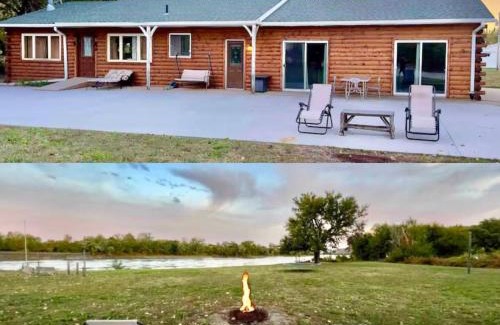 St. Joseph Casa | Riverfront Studio Cabin with Best View and Huge Yard
