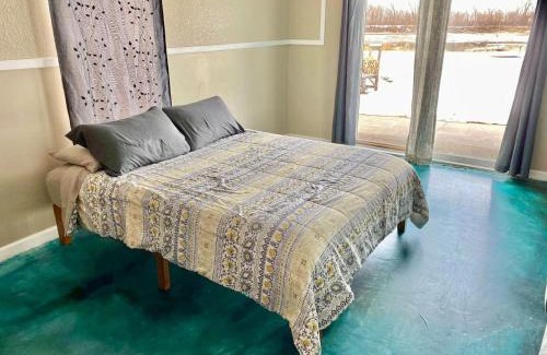 St. Joseph Casa | Riverfront Studio Cabin with Best View and Huge Yard