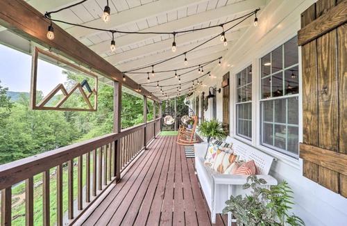 Sugar Grove Casa | Riverfront Sugar Grove Home Hot Tub and Views!