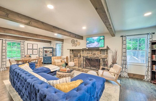 Sugar Grove Casa | Riverfront Sugar Grove Home Hot Tub and Views!