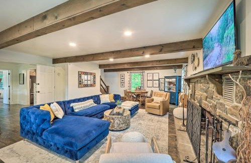 Sugar Grove Casa | Riverfront Sugar Grove Home Hot Tub and Views!