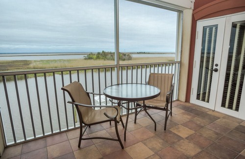 Historic Downtown Apalachicola Condominio | Riverfront Suite # 309 en el Hotel Water Street en Apalachicola