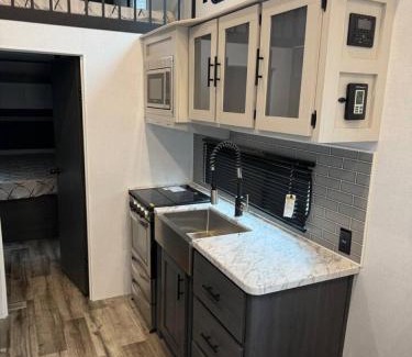 St. Joseph Apartamento | Riverfront Tiny Home 3 bed with Privacy and a View