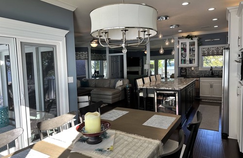 Prospect Casa | Riverfront townhome
