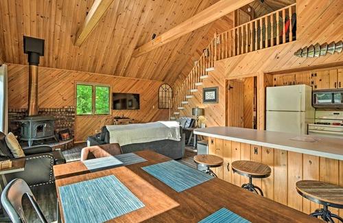Mayfield Cabina | Riverfront Traverse City Cabin con kayaks y fogata