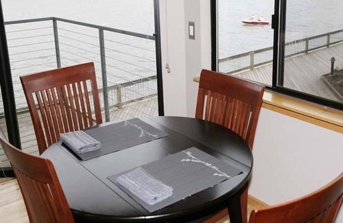 Pearl District Condominio | Riverfront: Dos Pisos w / impresionante río Vistas y 200 sf Patio privado