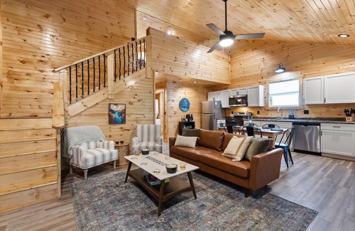Bakerton Cabina | Riverfront View~Boat Ramp~Foosball~Family Friendly Cabin~20 Min Lake Cumberland