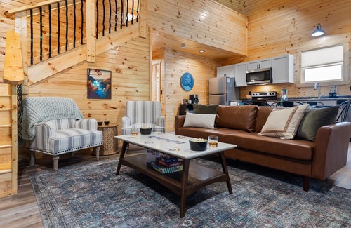 Bakerton Cabina | Riverfront View~Boat Ramp~Foosball~Family Friendly Cabin~20 Min Lake Cumberland