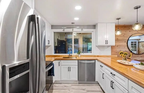 Index Cabina | Riverfront views + Hot tub in Luxe Cabin