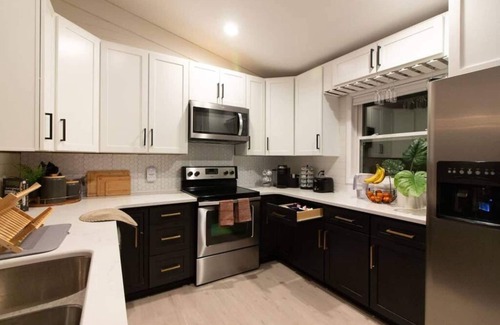 North Liberty Cabina | Riverfront Winter Getaway - HotTub-Games-Firepit