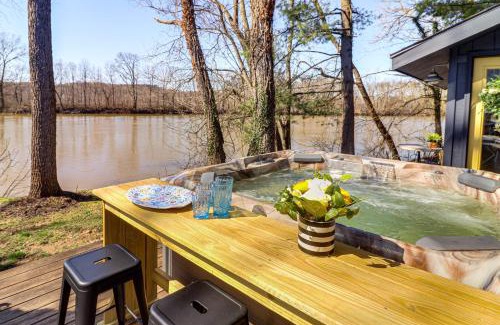 Zanesville Casa | Riverfront Zanesville Getaway with Private Bar!