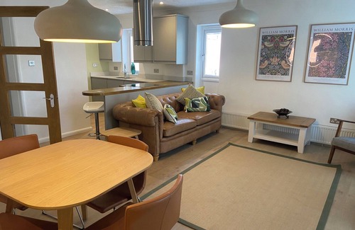 Winchester Cabaña | Rivergem - Riverside Coach House