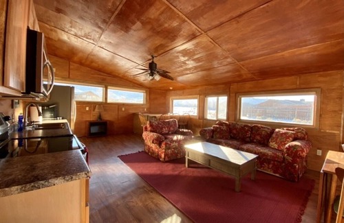 Wapiti Casa | Riverhouse- located on the Northfork River, mountain views!