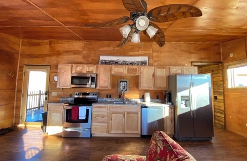 Wapiti Casa | Riverhouse- located on the Northfork River, mountain views!
