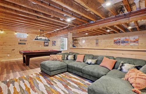 Campton Villa | RiverNest - 1700 feet of Private Frontage on the Pemi River - 25 Acres, Sleeps 16, Close to Golf, Skiing, Hiking