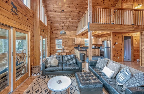 Twin Mountain Cabina | River’s Bend - Riverfront Bretton Woods Cabin