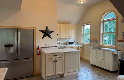 Manchester Center Casa | Rivers Edge 2-bedroom house in Manchester with WiFi, AC on second floor.