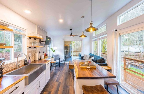 Port Angeles East Cabina | Rivers Edge:river side tiny home