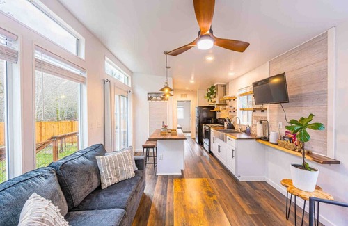 Port Angeles East Cabina | Rivers Edge:river side tiny home