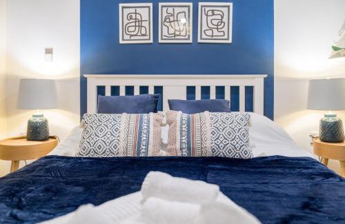 Richmond-upon-Thames Apartamento | Riverside 1 Bed Basement Flat near Hampton Court Palace