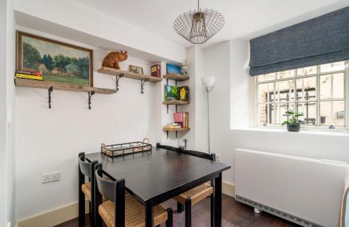 Richmond-upon-Thames Apartamento | Riverside 1 Bed Basement Flat near Hampton Court Palace
