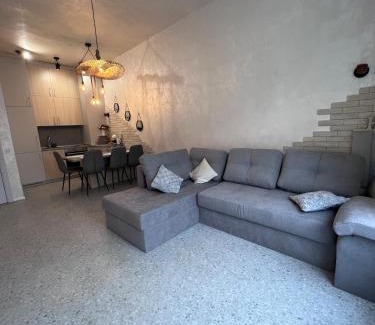 rayon Triaditsa Apartamento | Riverside 1BR Apartment