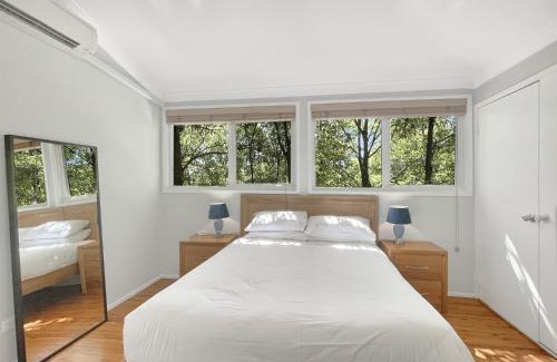 Mossy Point Casa | Riverside 3-Bed Townhouse with Spacious Deck & BBQ