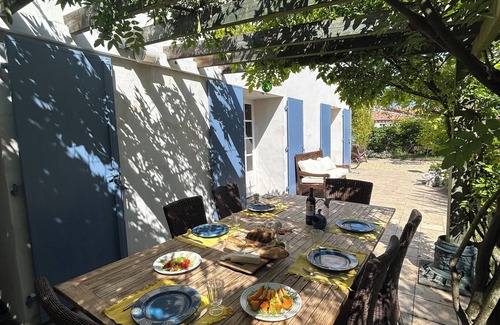 Mornac-sur-Seudre Casa | Riverside 4 bedroom House in a stunning village, close to miles of beaches