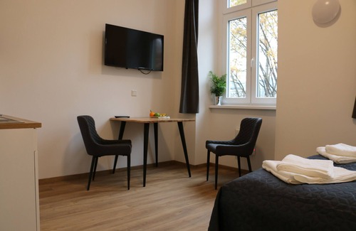 Rathausviertel Apartamento | Riverside Apartment im Zentrum