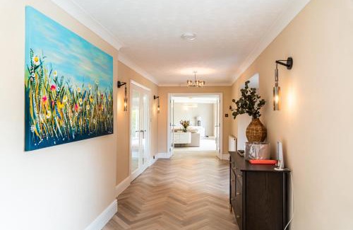 Fifield Casa | Riverside Bliss in Windsor, 5 Bed, Secure Parking