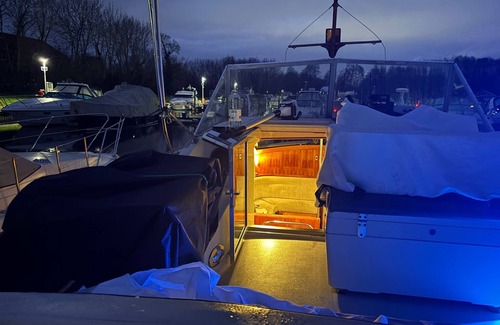 Windsor Cabina | Riverside Boat Retreat on the River Thames