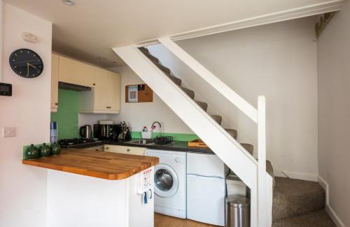 Solva Apartamento | Riverside Bothy In Heart of Scenic Harbour Village