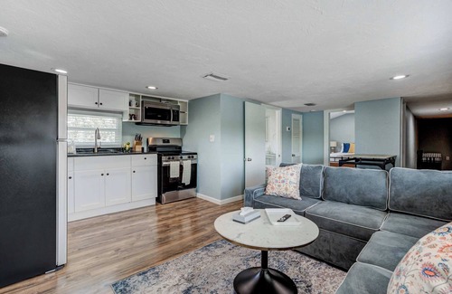 Braden River Apartamento | Riverside Breeze! Tropical Retreat w Tiki Hut