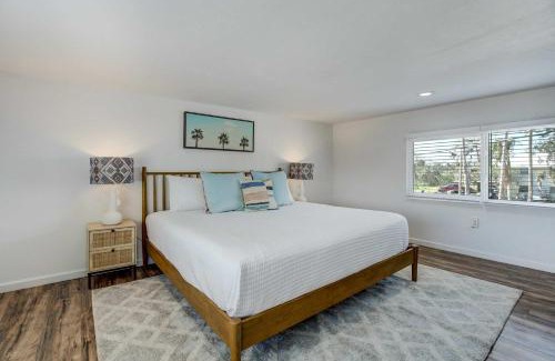 Braden River Apartamento | Riverside Breeze Tropical Retreat w Tiki Hut&BBQ