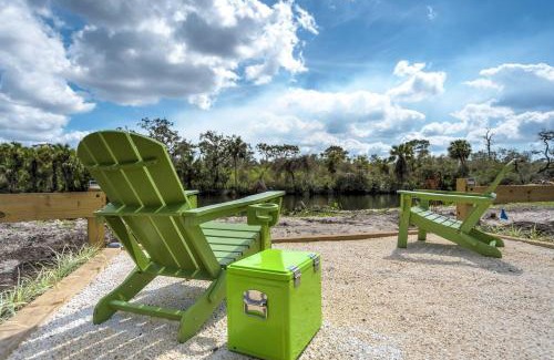 Braden River Apartamento | Riverside Breeze Tropical Retreat w Tiki Hut&BBQ