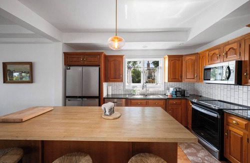 Toledo Casa | Riverside Calm, an entire house for you directly on the Maumee River.