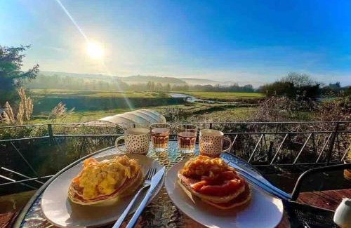 Lampeter Chalet De Esquí | Riverside Chalet in heart of Lampeter, West Wales